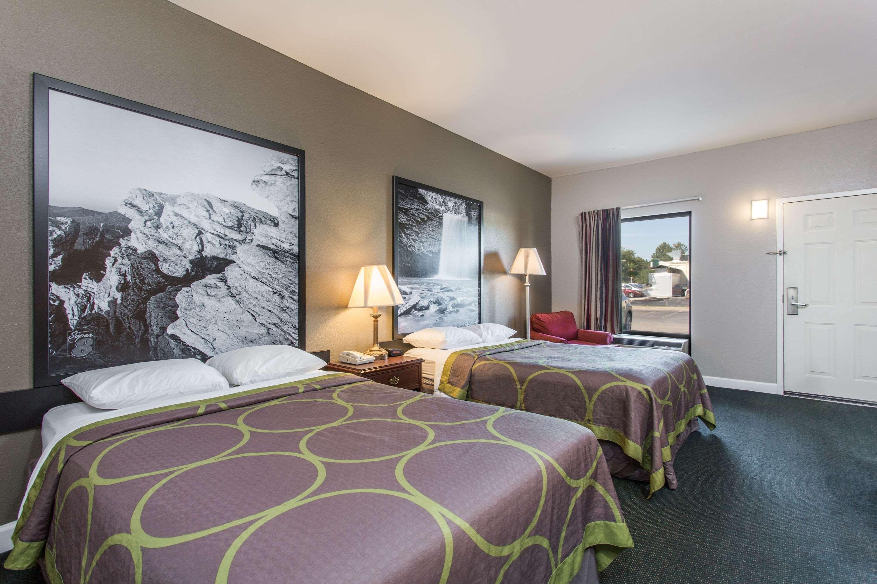 Super 8 by Wyndham Petersburg Motel Bagian luar foto
