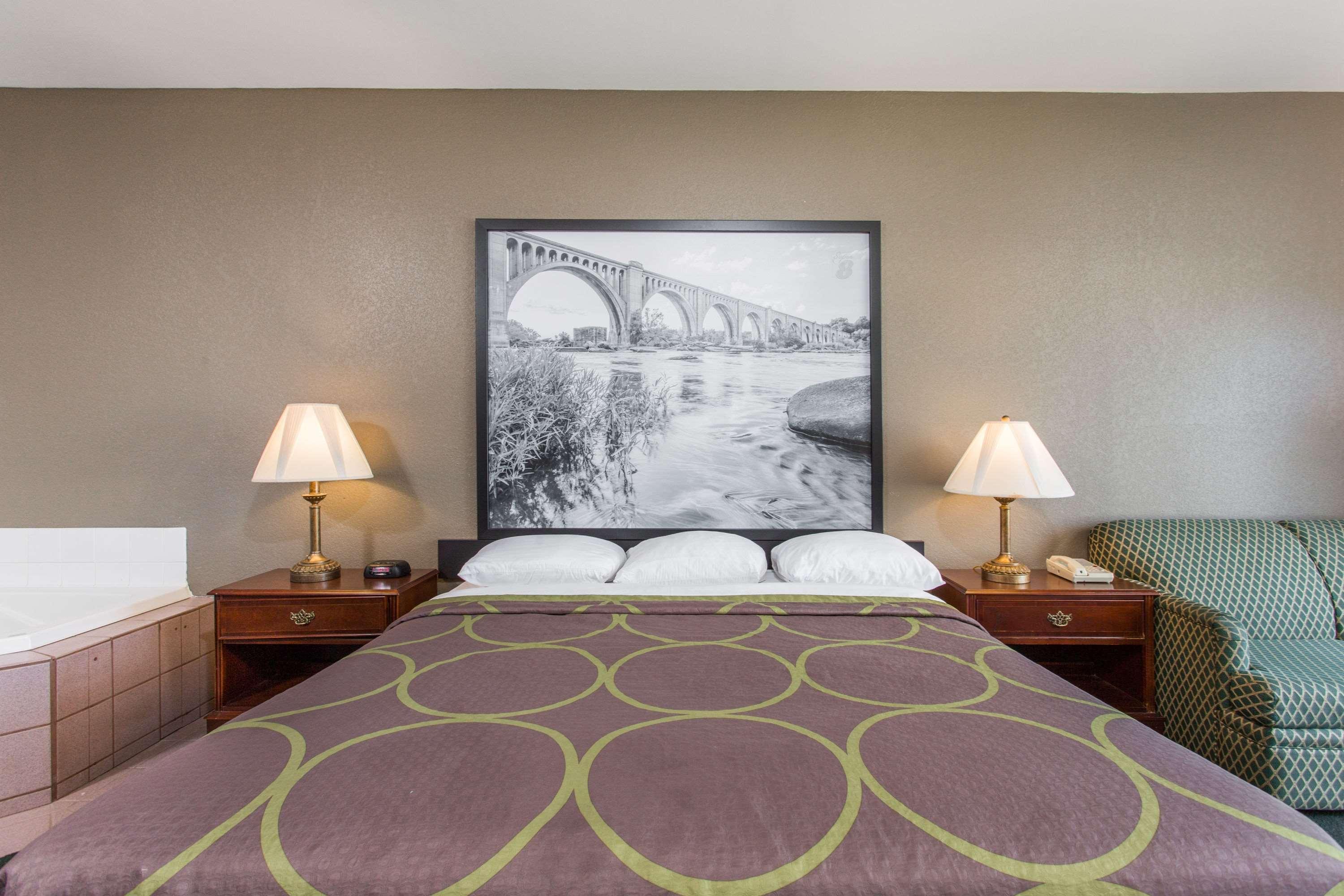 Super 8 by Wyndham Petersburg Motel Bagian luar foto