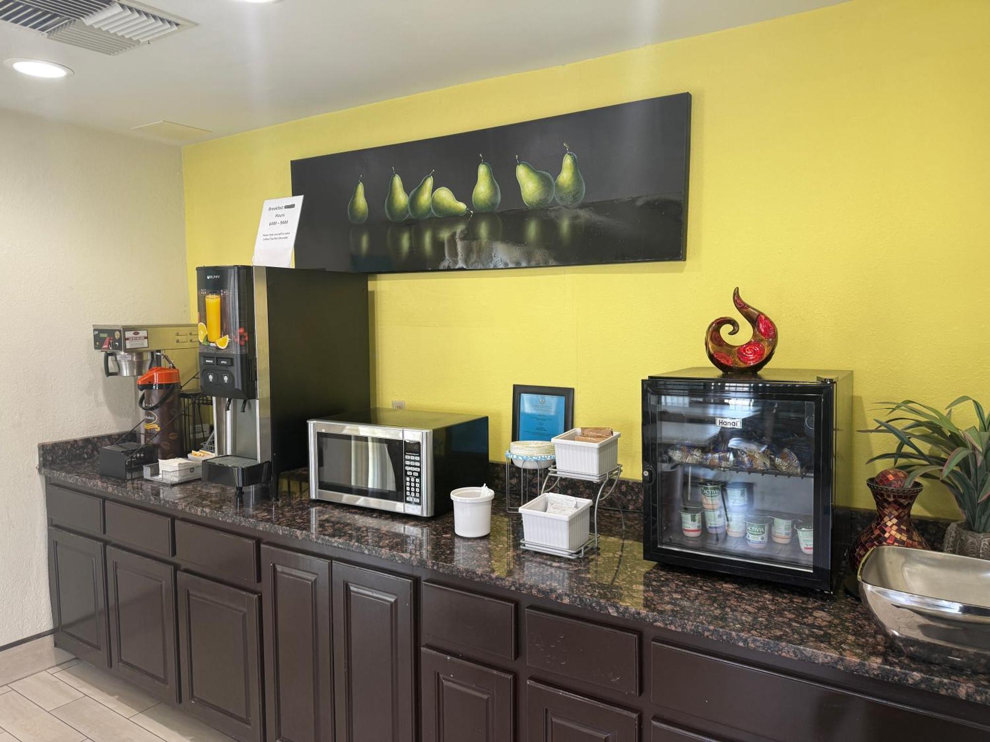 Super 8 by Wyndham Petersburg Motel Bagian luar foto