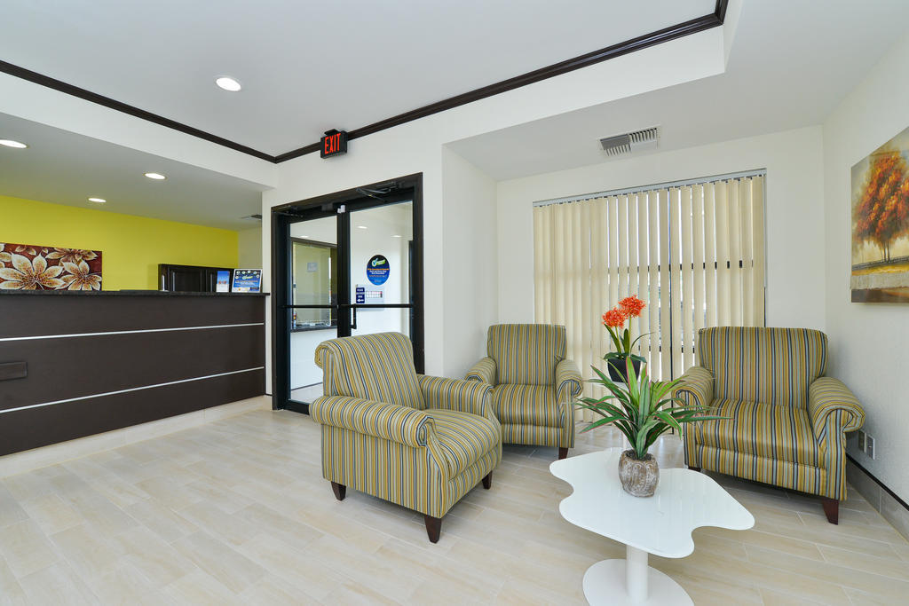 Super 8 by Wyndham Petersburg Motel Bagian luar foto