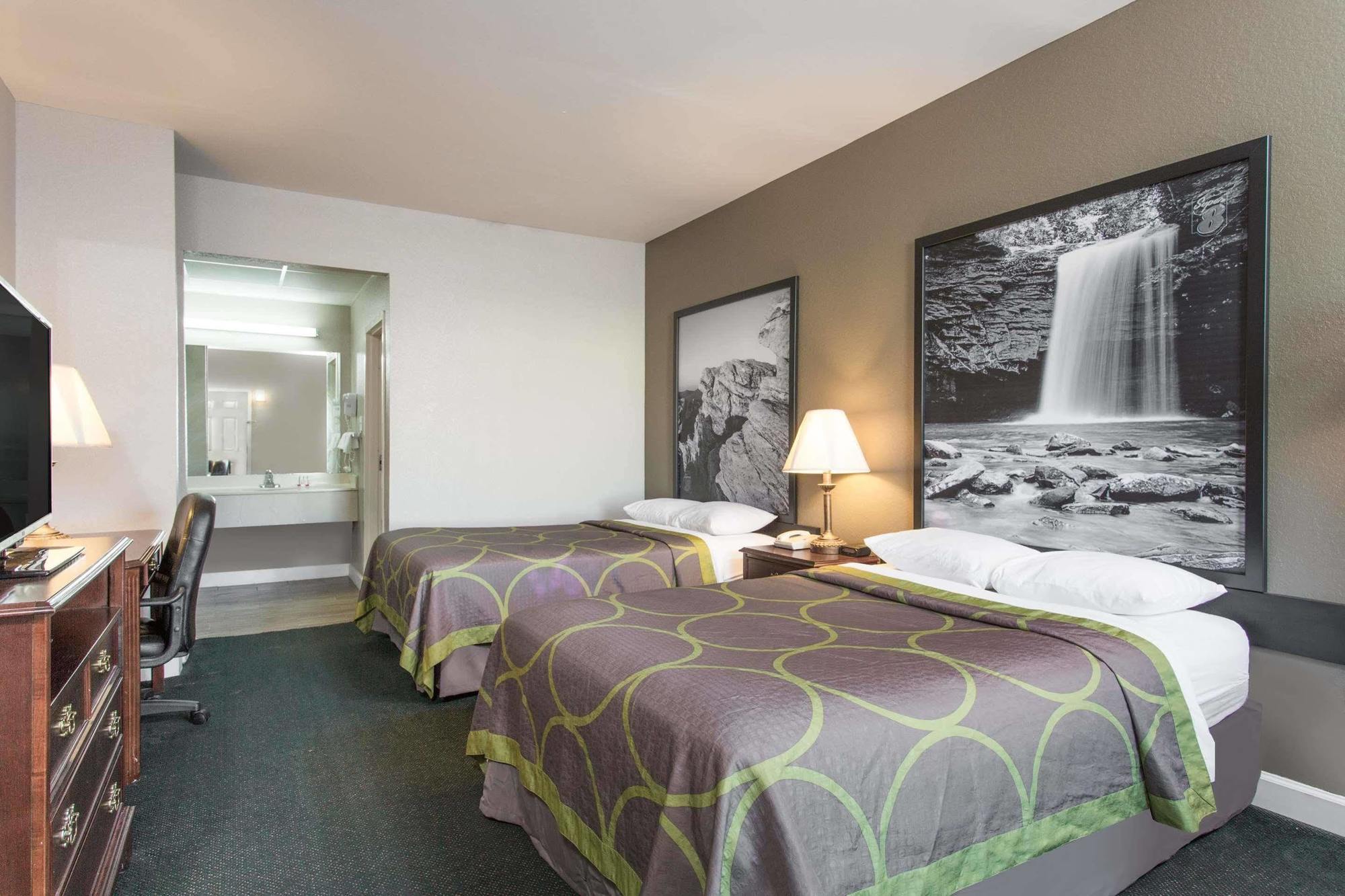 Super 8 by Wyndham Petersburg Motel Bagian luar foto